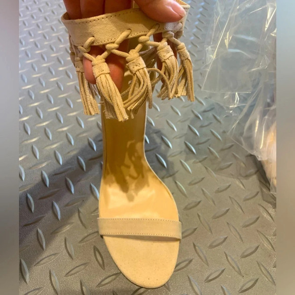 Tan tassel heels Nwt open toe fringe boho fall party boho classic - Picture 3 of 4